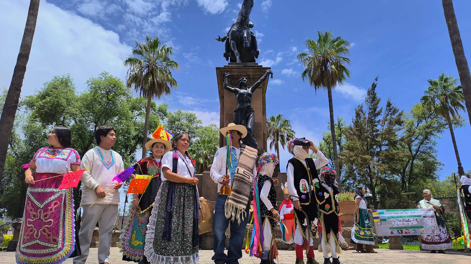 Habitantes de la comunidad de Salvador K'umbutsio Caltzontzin 